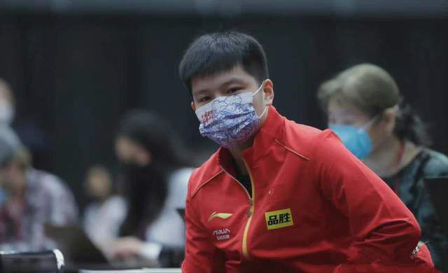 毕竟，男人就应该在外征战天下，回到家被老婆精心服侍，怎么能在家里做家务呢？她一方面为叶辰感到强烈的不值，一方面又渴望着，自己能够做那个，在家中用心侍奉叶辰的女人。